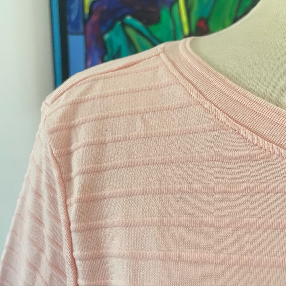 JUST IN Textured Short Sleeve Top Pastel Pink Blush Liz Claiborne Scoop Neck - Picture 3 of 7
